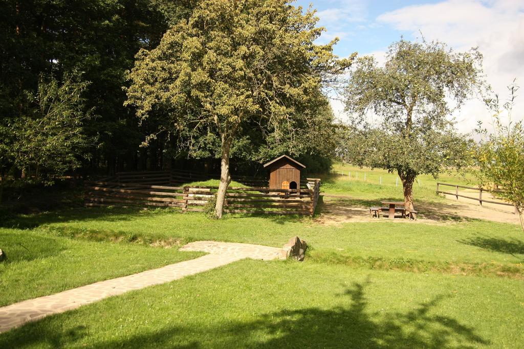 Areal Botanika Hotell Unhošť Exteriör bild