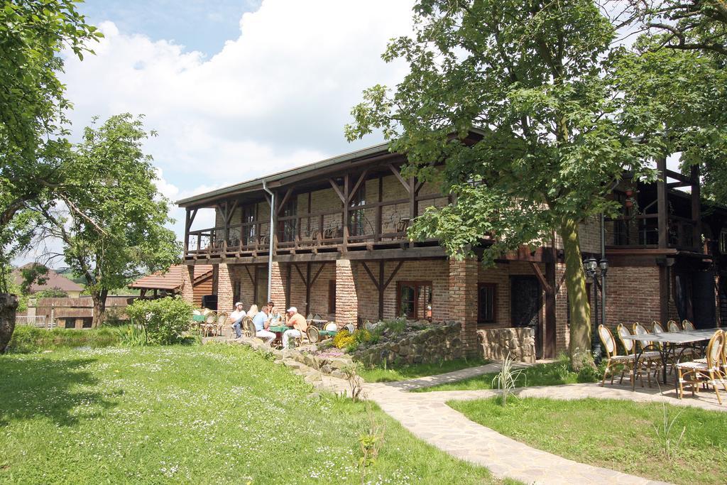 Areal Botanika Hotell Unhošť Exteriör bild