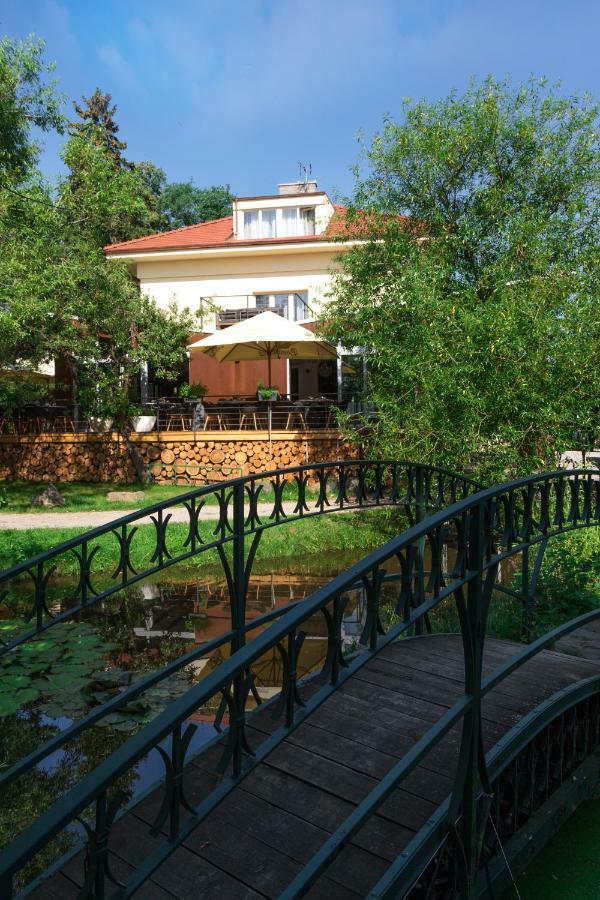 Areal Botanika Hotell Unhošť Exteriör bild