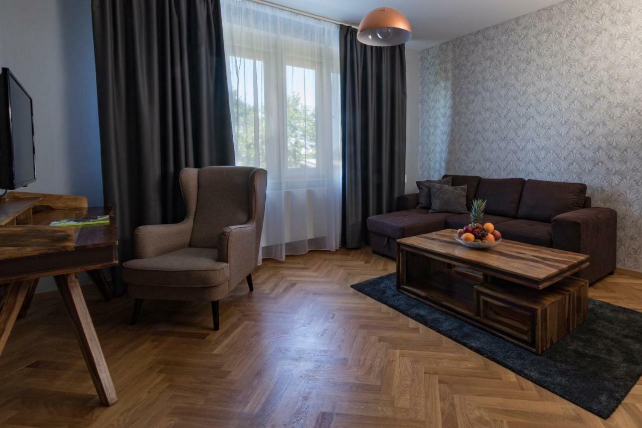 Areal Botanika Hotell Unhošť Exteriör bild
